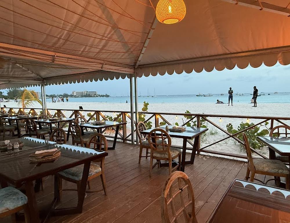 Savvy On The Bay - Beach Bar